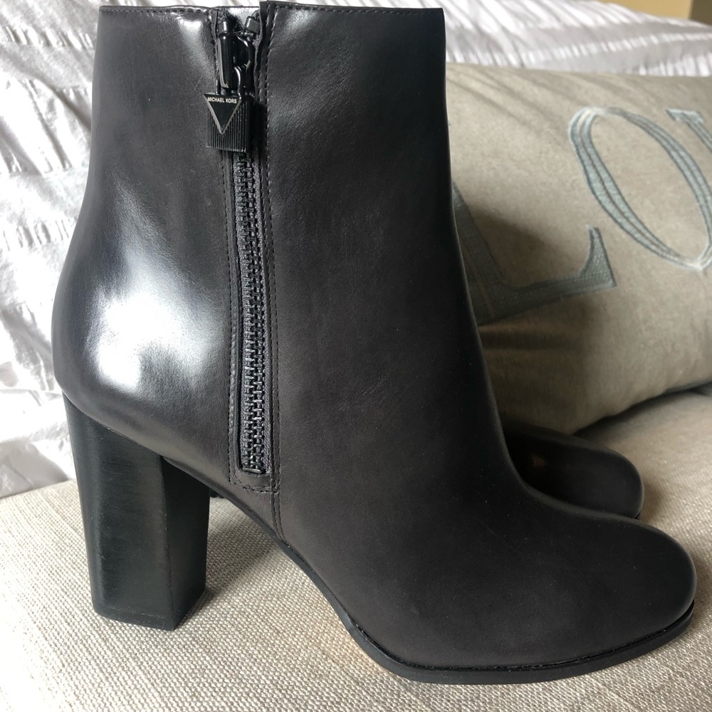 Michael Kors Margaret bootie leather gray
